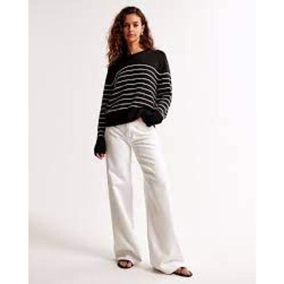 Abercrombie & Fitch Women's Black White Striped Madeline Crew Sweater Size M